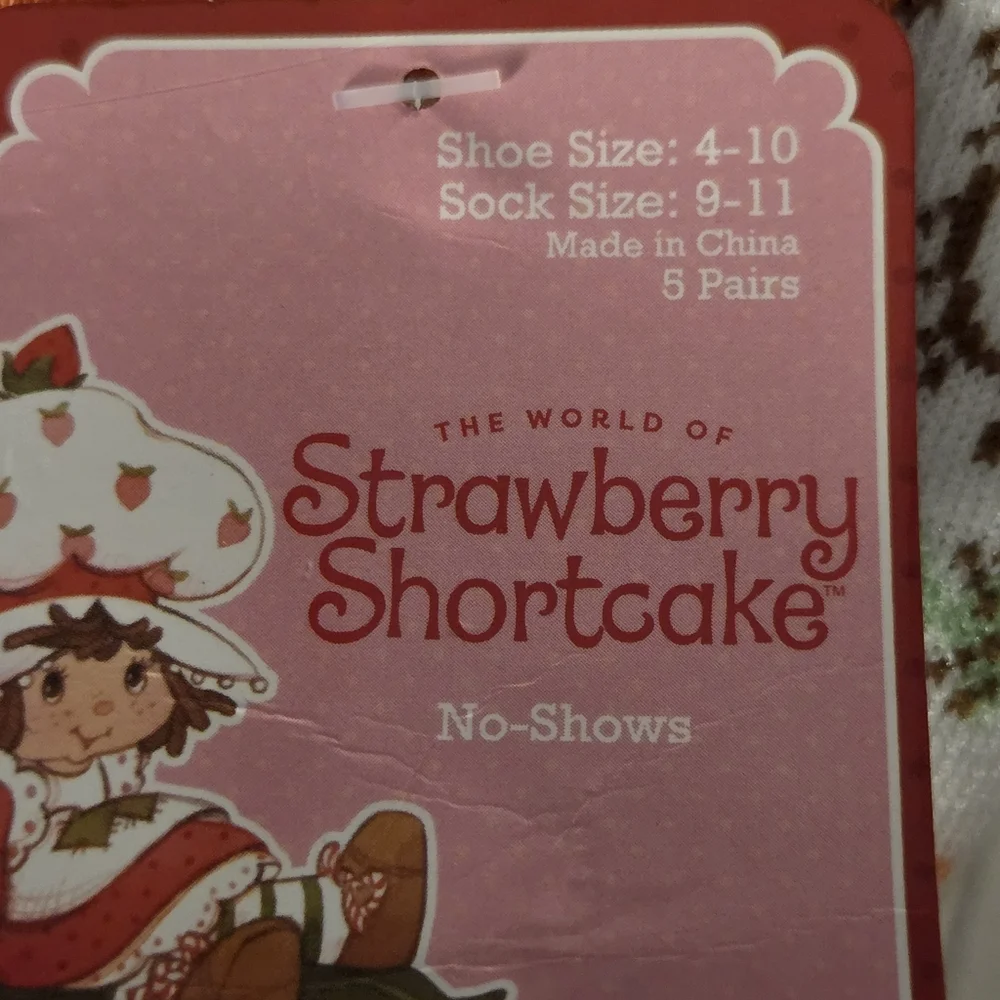 Bundle Winnie The Pooh 5-Pack& Strawberry Shortcake Socks 5-Pack Size 9-11